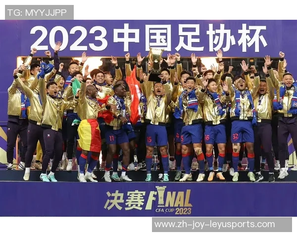 足球版惊雷震撼全场球迷热血沸腾的激情对决与精彩瞬间 足球版惊雷震撼全场球迷热血沸腾的激情对决与精彩瞬间